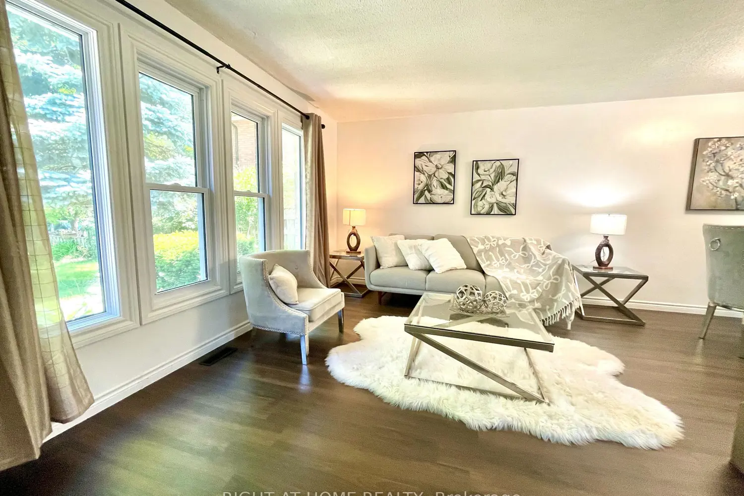 941 Victoria Street photo 3