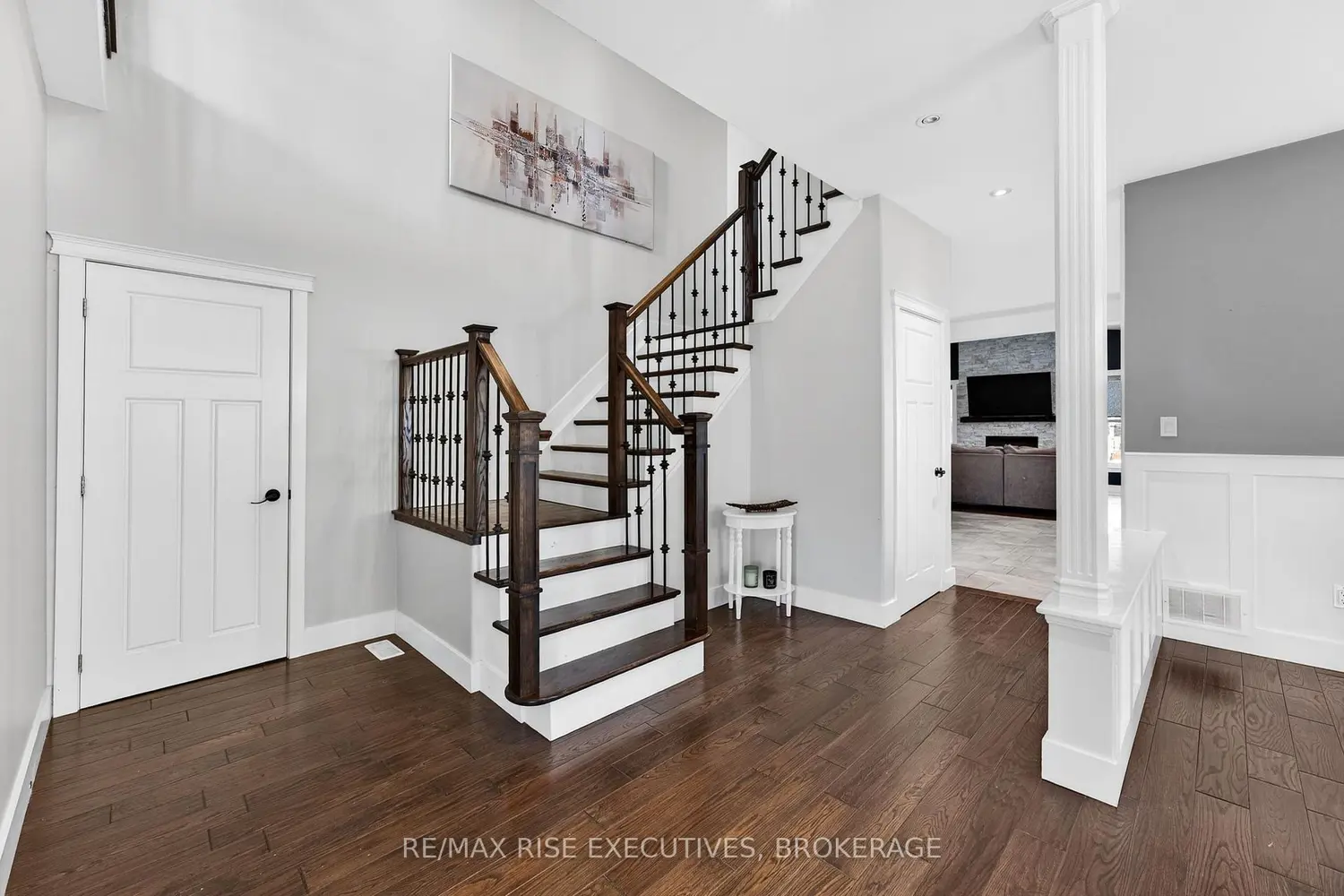 700 Stonehenge Street photo 5