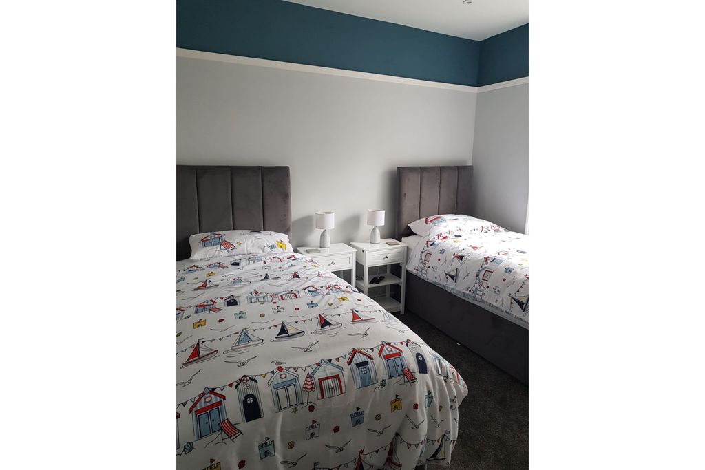 3 bed flat for saleNarberth Road, Tenby SA70