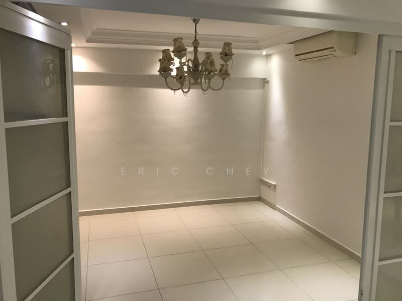 12 Holland Avenue photo 3