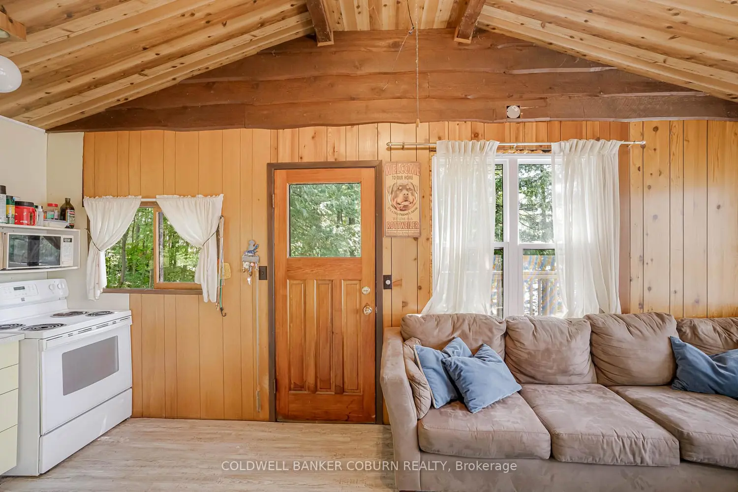 1015 Oak Lane photo 3