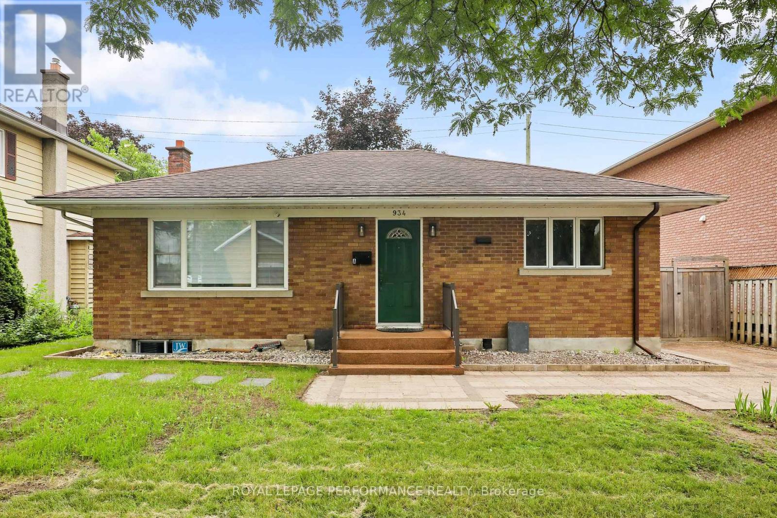 UNIT B ( BASEMENT) - 934 SMYTH ROAD