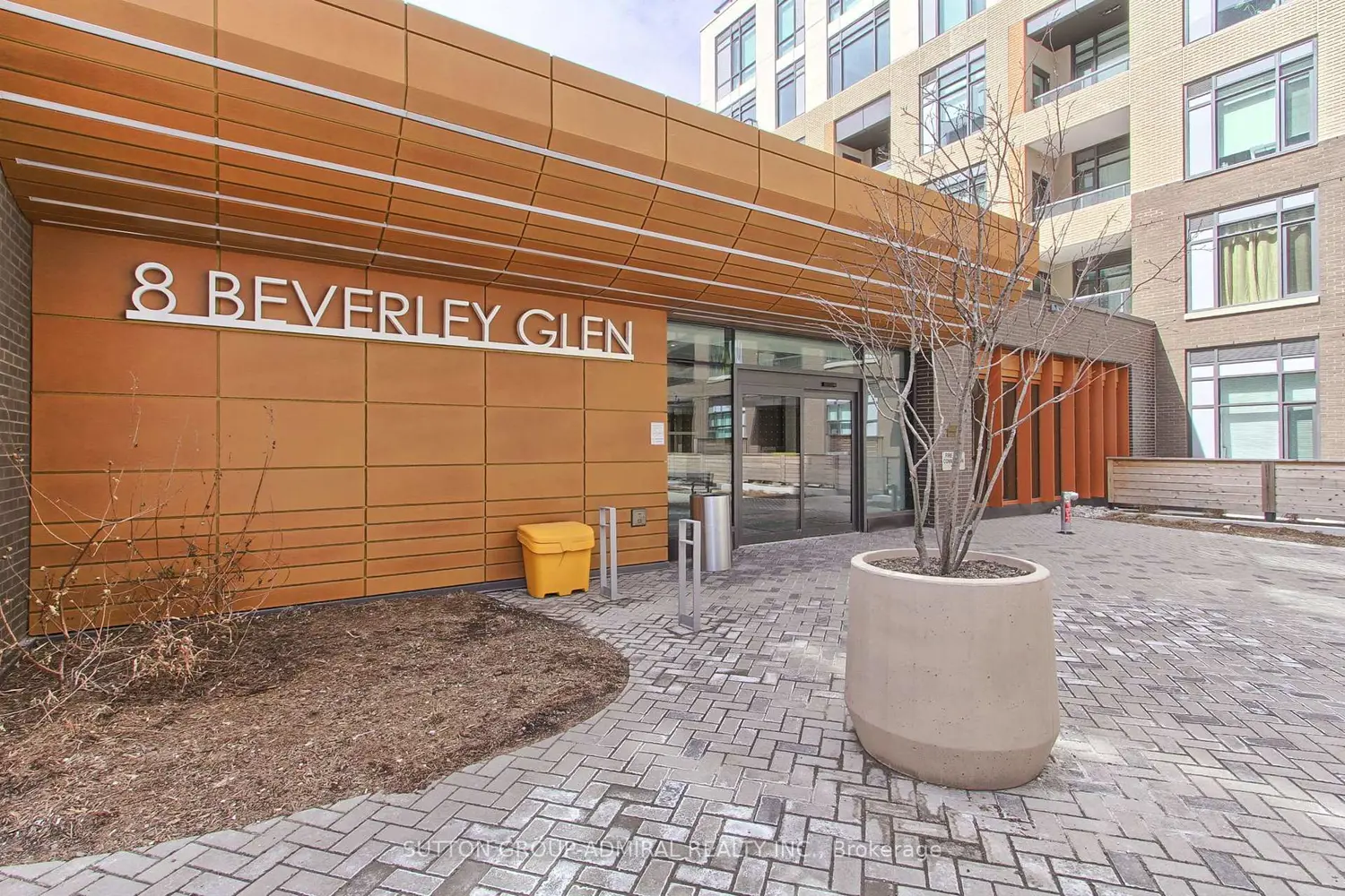 8 Beverley Glen 413 photo 2
