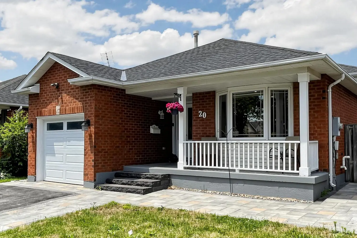 20 Strathallan Drive photo 2