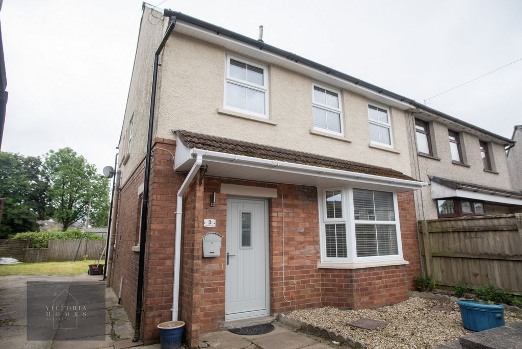 3 bed semi-detached house for saleSwan Crescent, Beaufort NP23