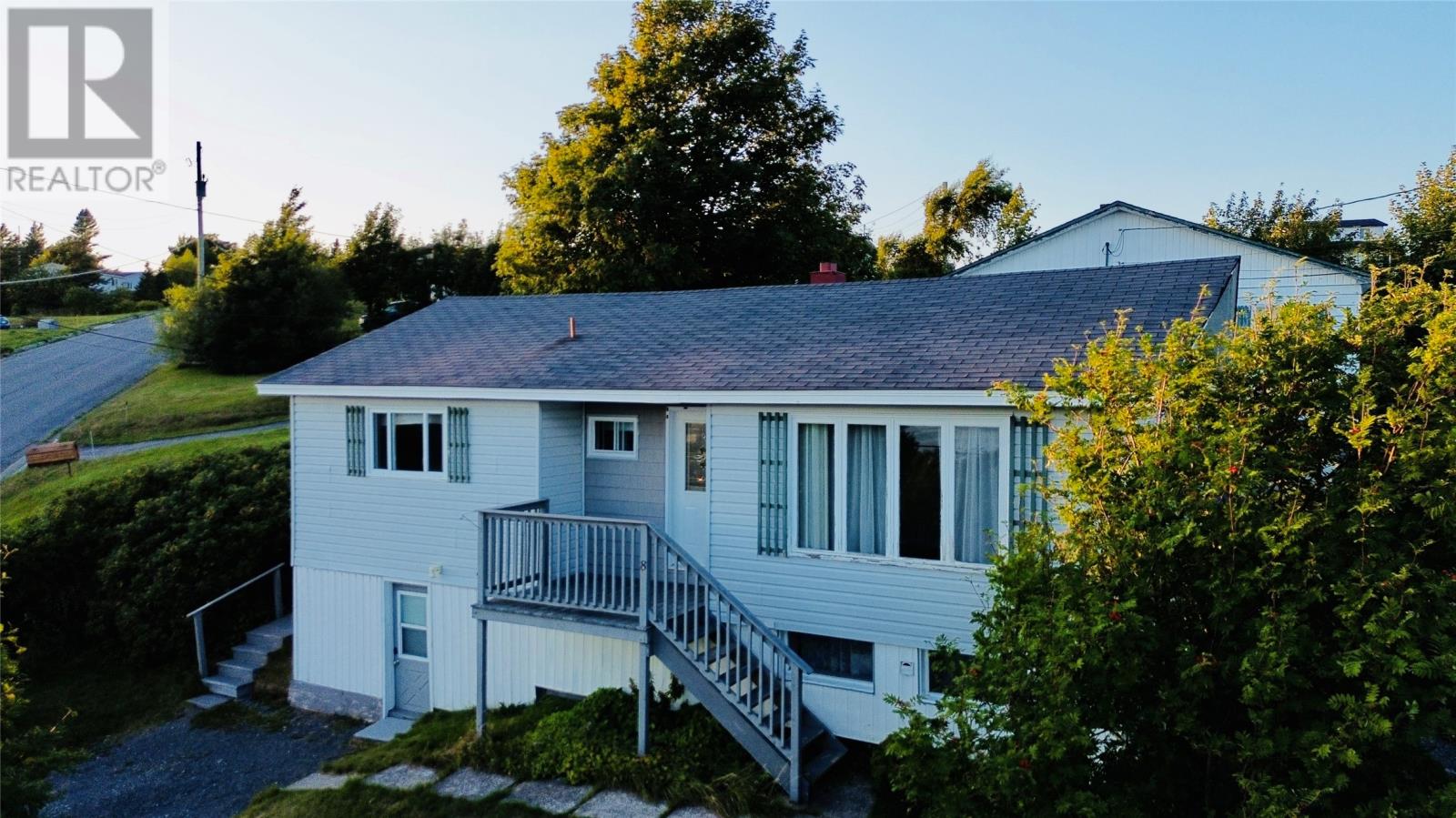 8 Moores Hill
