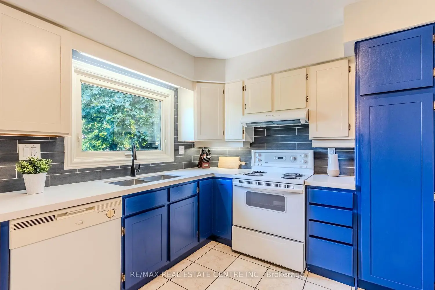 172 Hanover Place photo 2