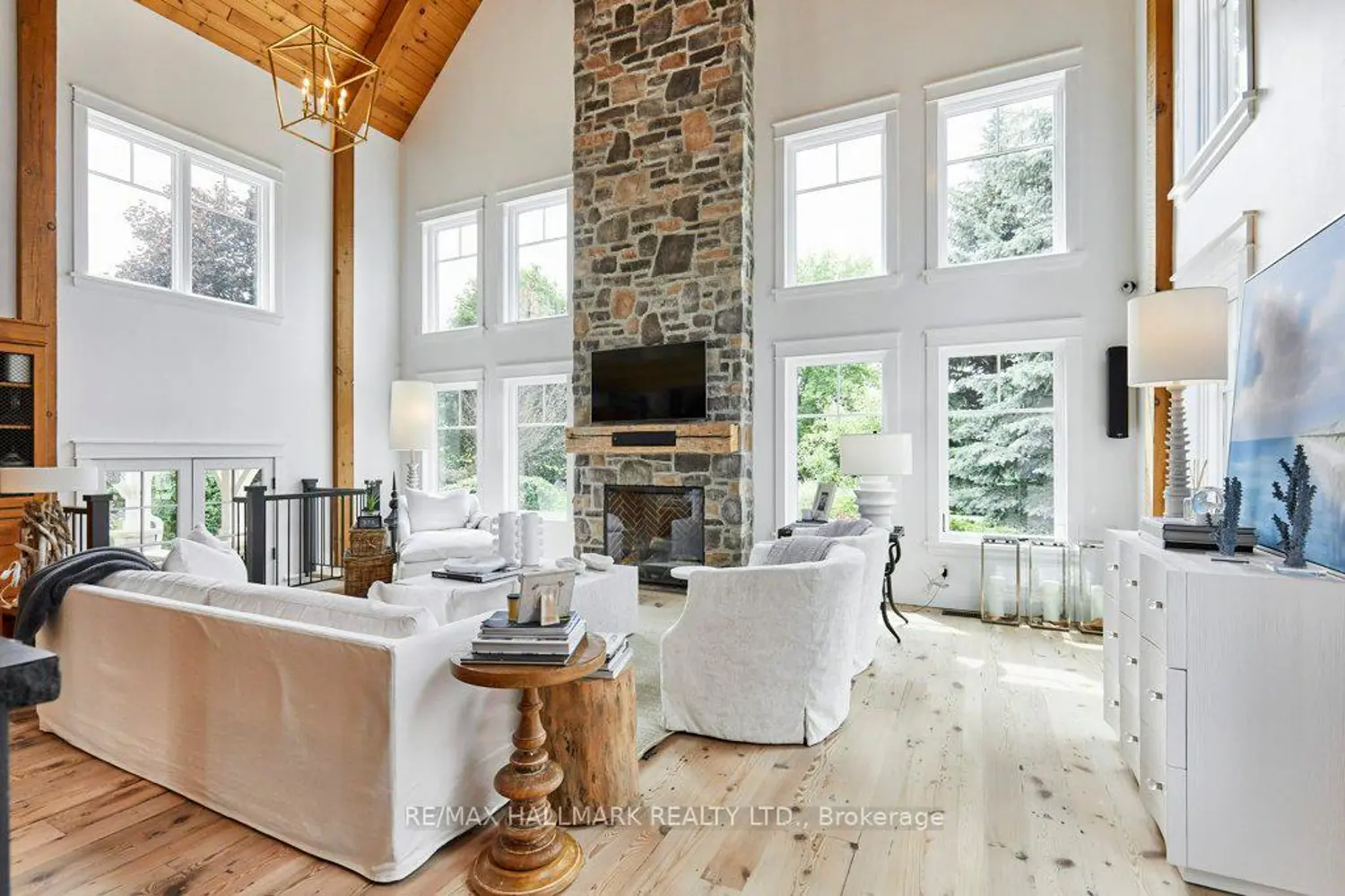 136 Snowbridge Way photo 5