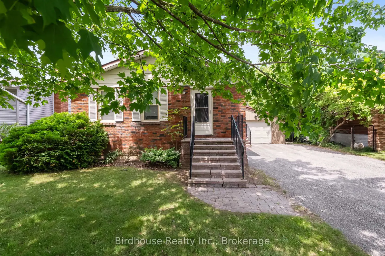 10 Oak Street photo 2