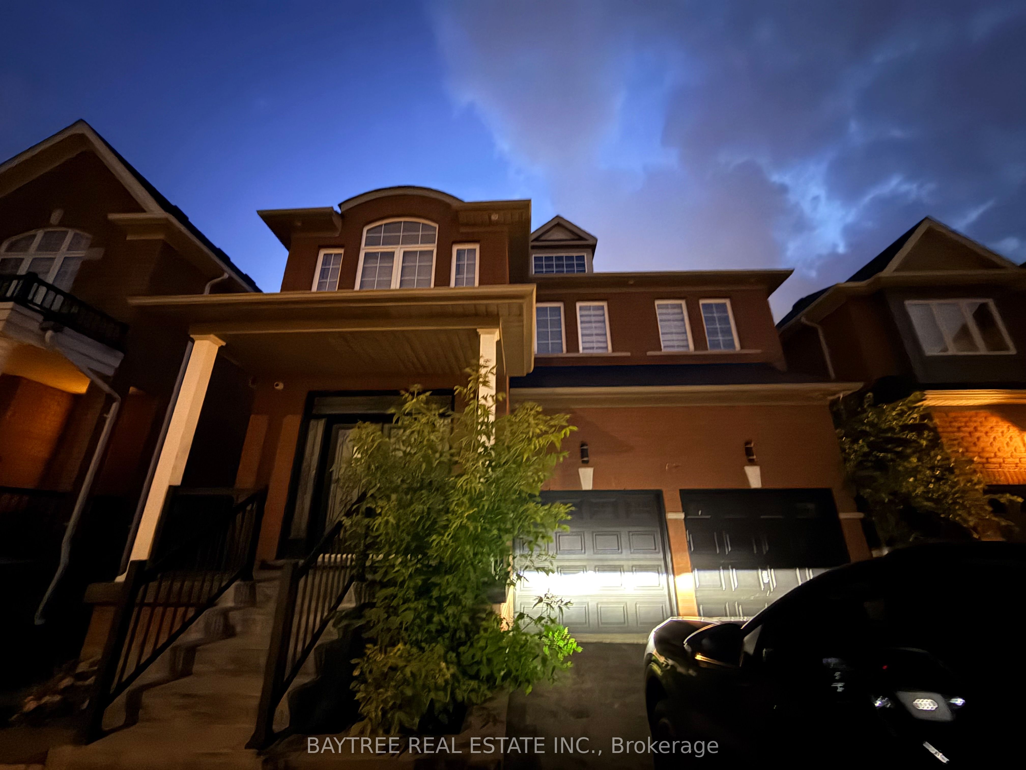 162 Bathurst Glen Drive, Vaughan, ON, L4J 8Y8