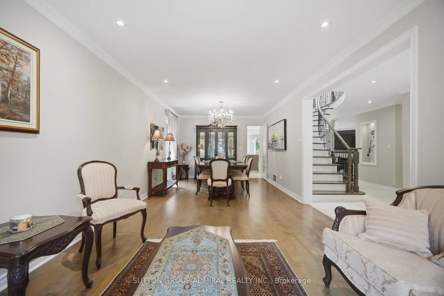 70 Topham Crescent photo 3