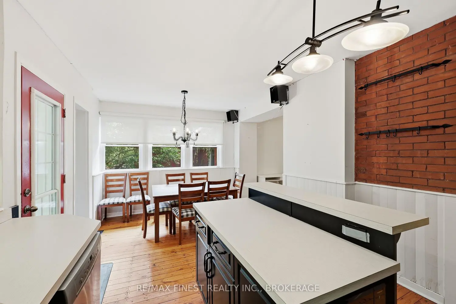 463 Victoria Street photo 5