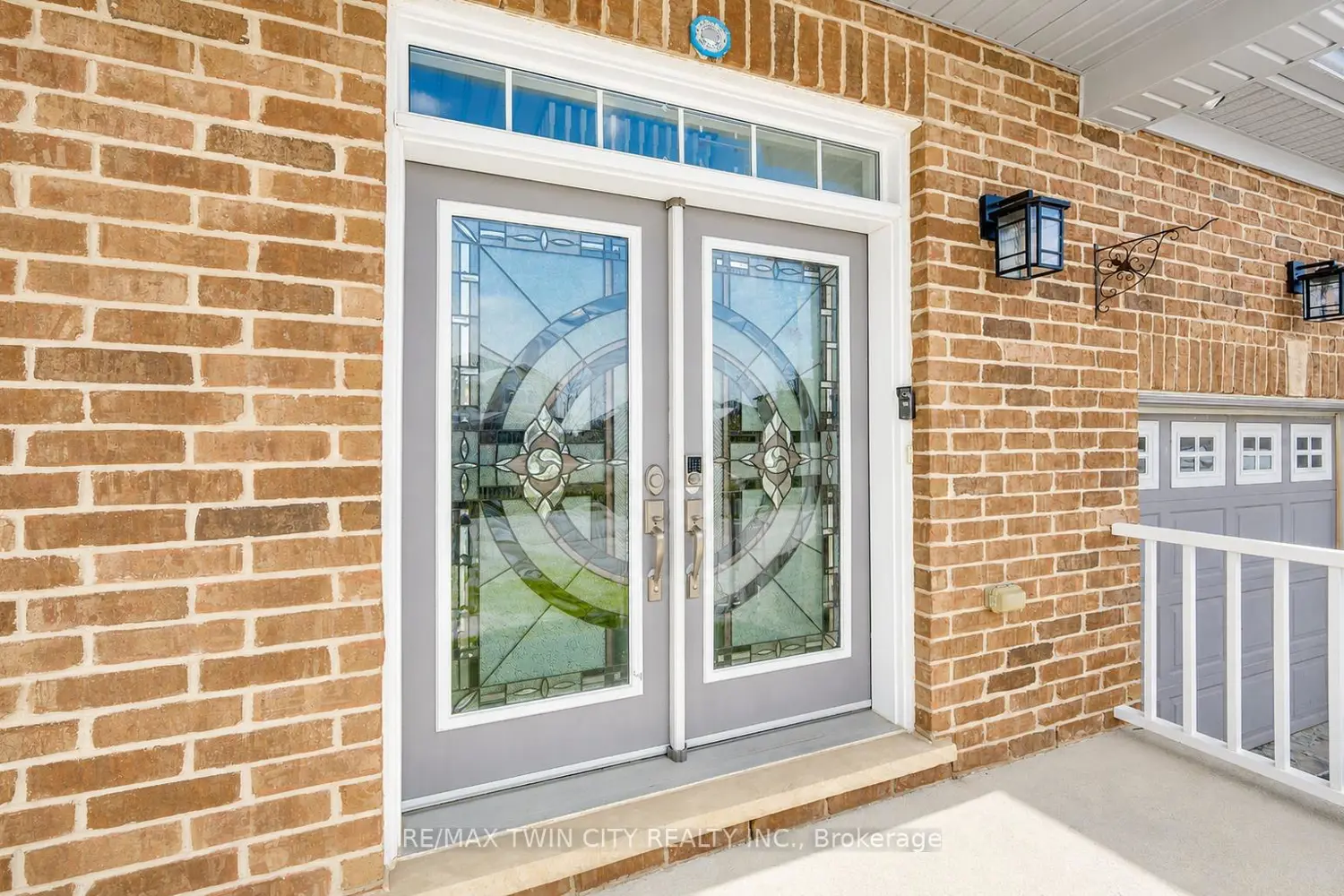498 Thomas Slee Drive photo 3