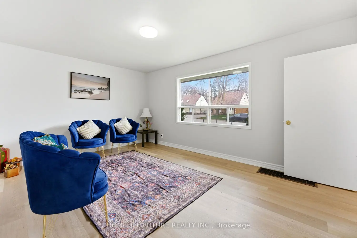 102 Kings Crescent photo 3