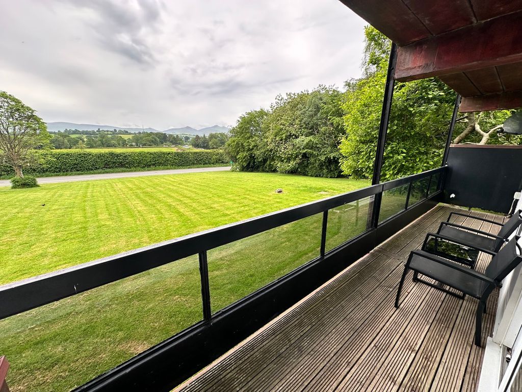 2 bed flat for saleHay Road, Brecon LD3 photo 4