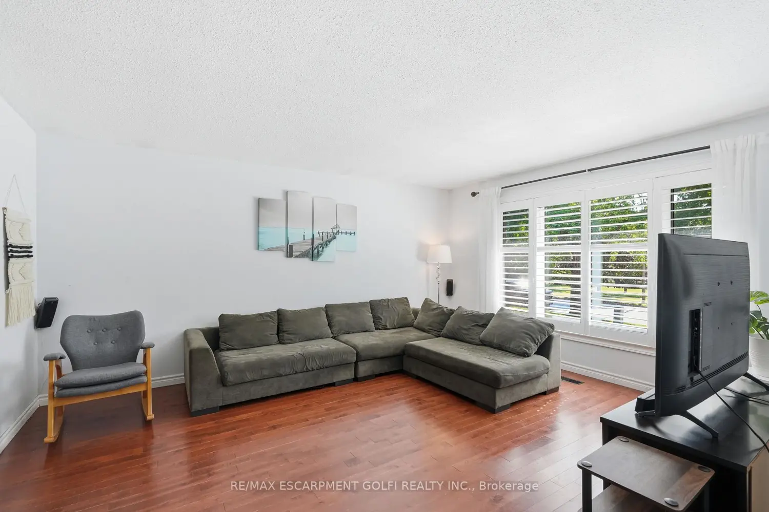 33 Debora Drive photo 4