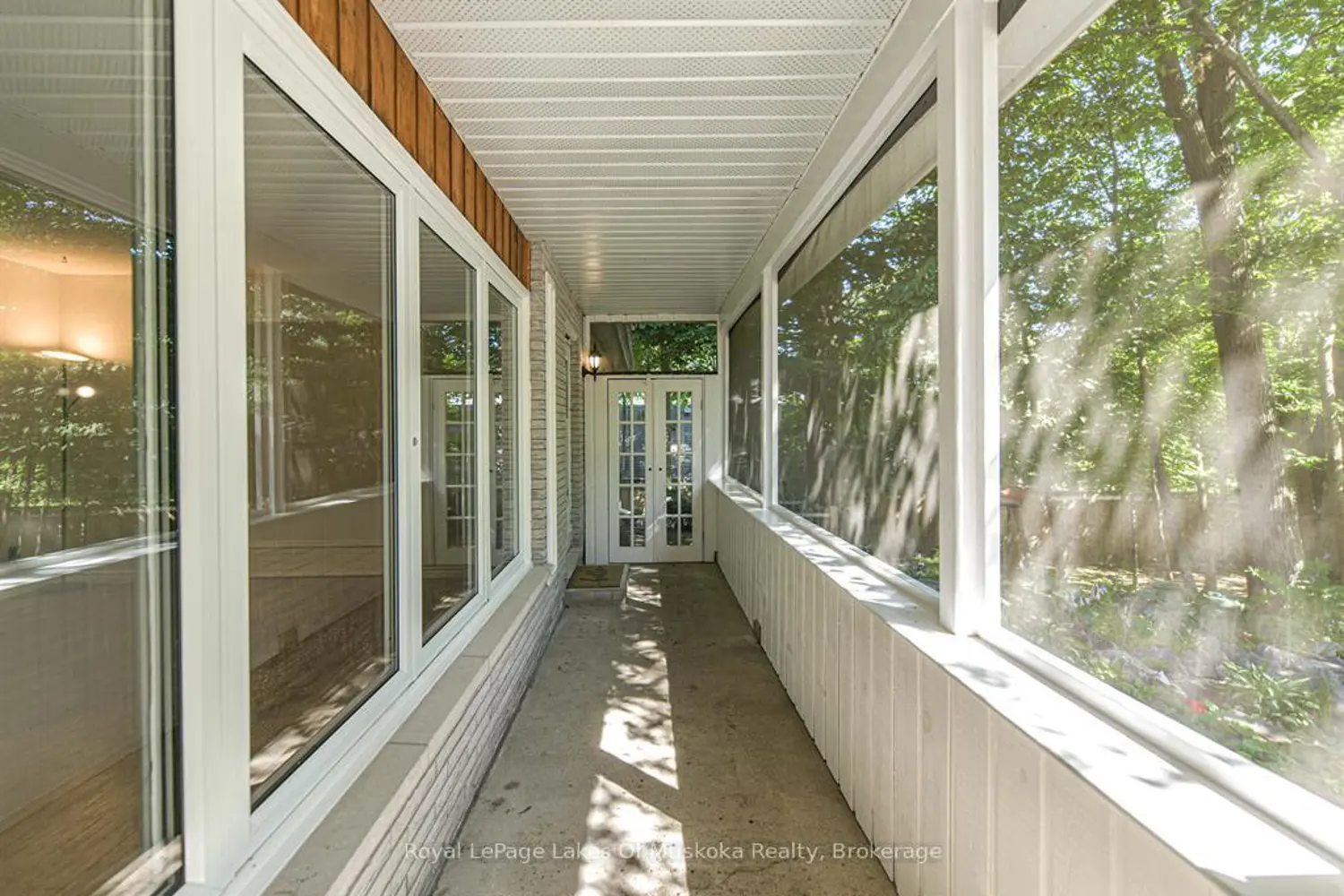 115 Douglas Street photo 2