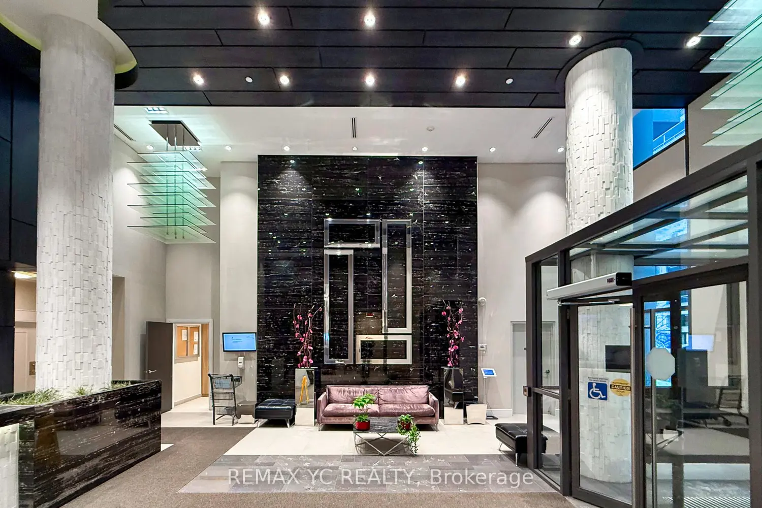 9191 Yonge Street 201 photo 2