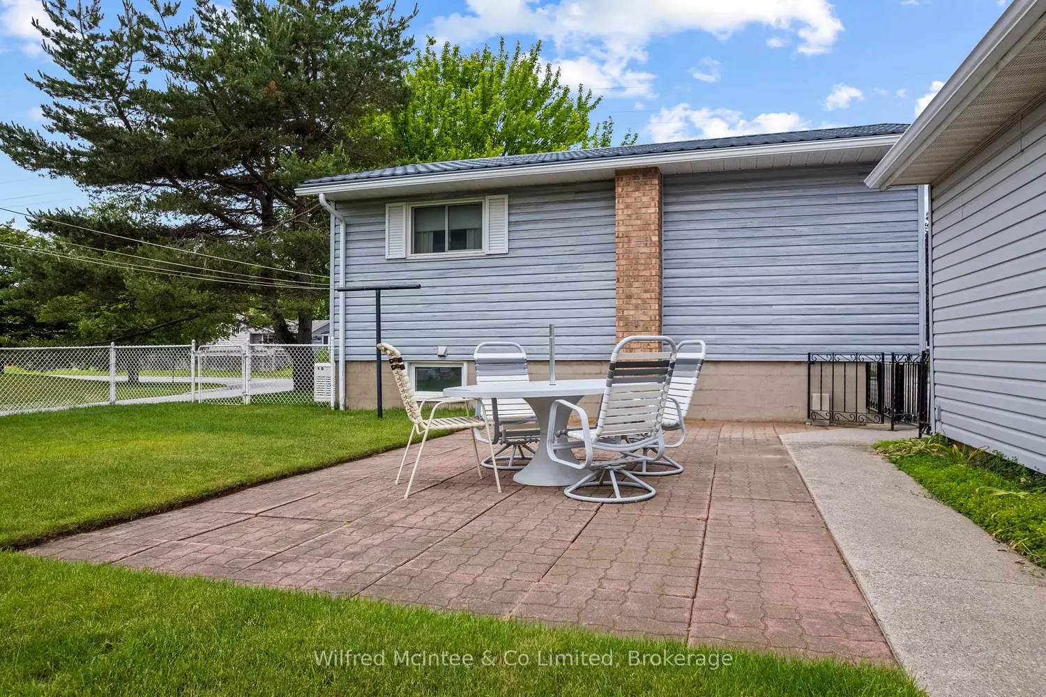 455 Bruce Street photo 3