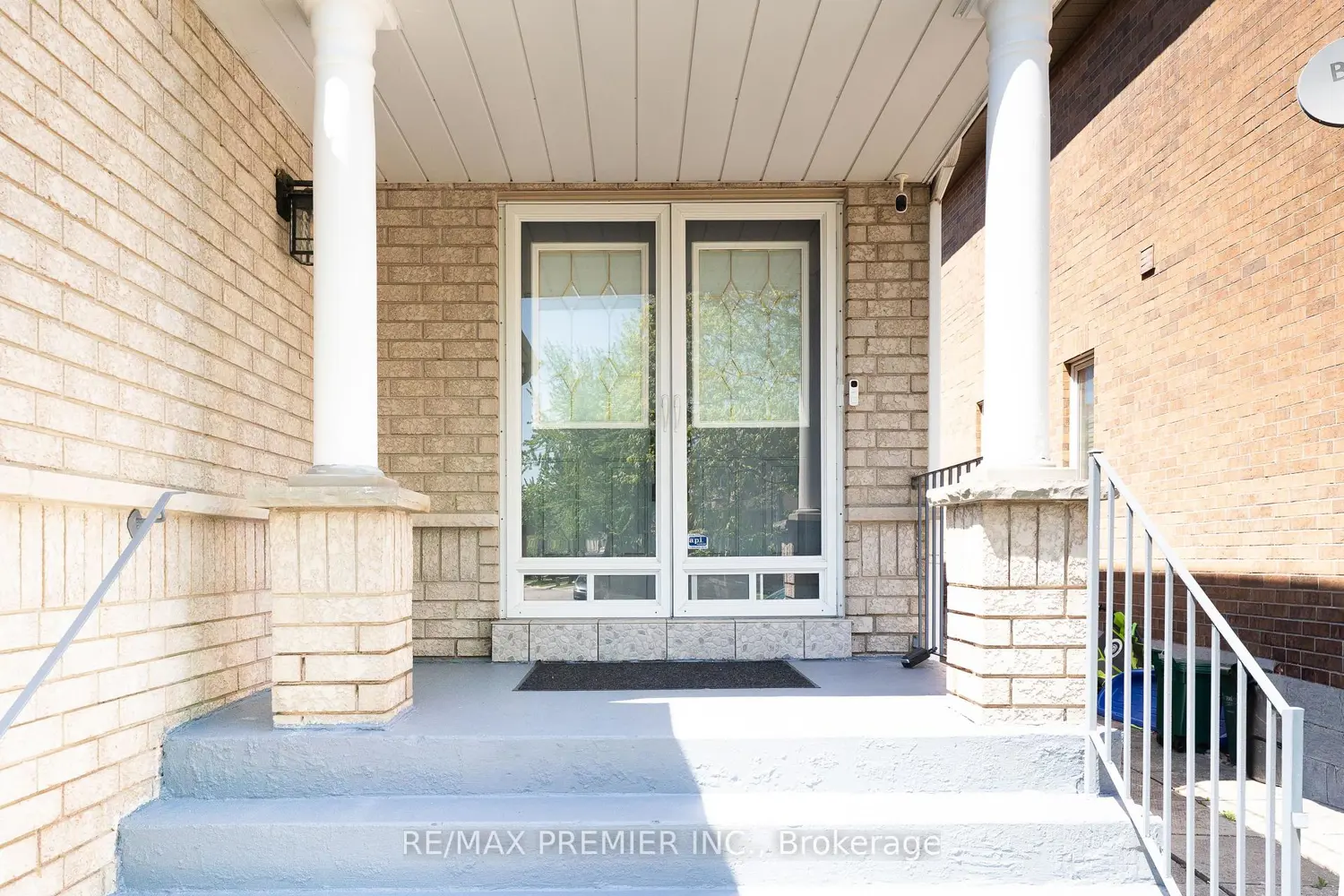 22 Laura Sabrina Drive photo 2