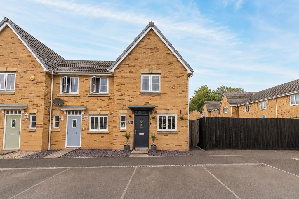 2 bed terraced house for saleSchooner Avenue, Newport NP10
