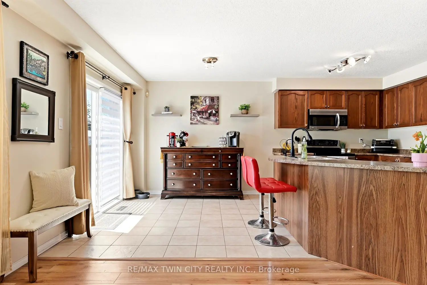 6 Jones Lane photo 3