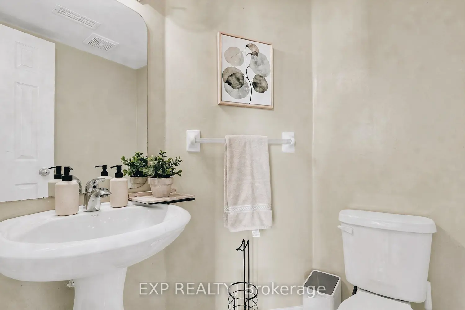 555 Reardon Private photo 5