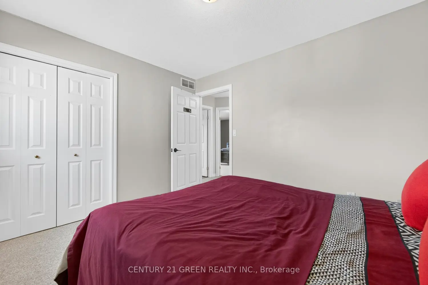 21 Hawkswood Drive photo 4