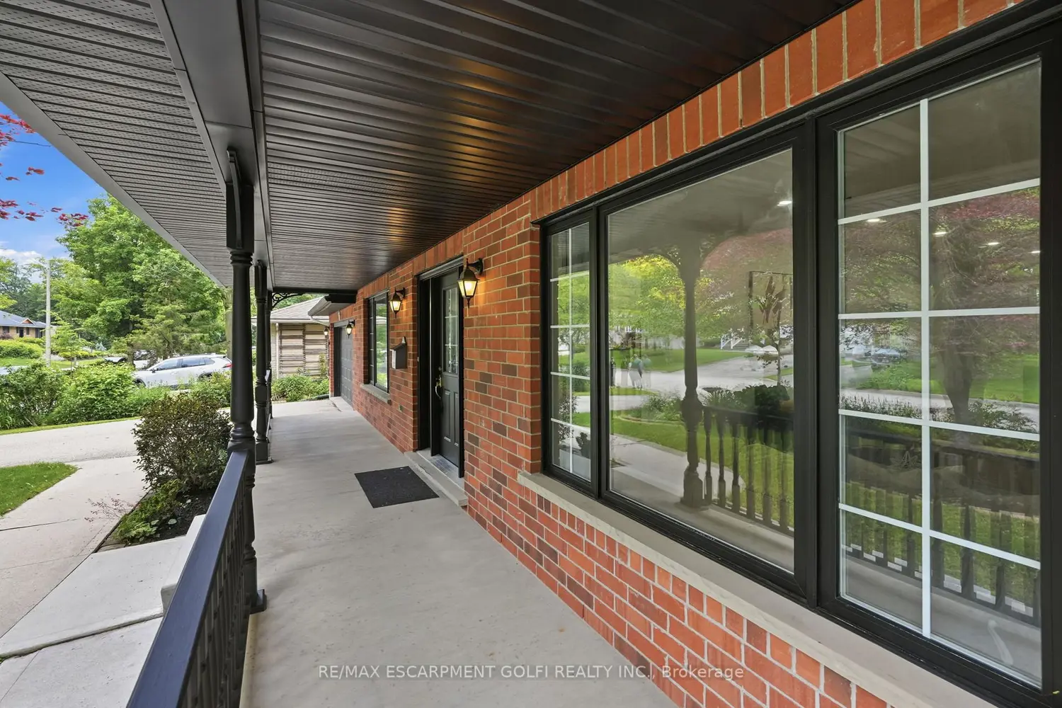 292 Thorncrest Drive photo 3