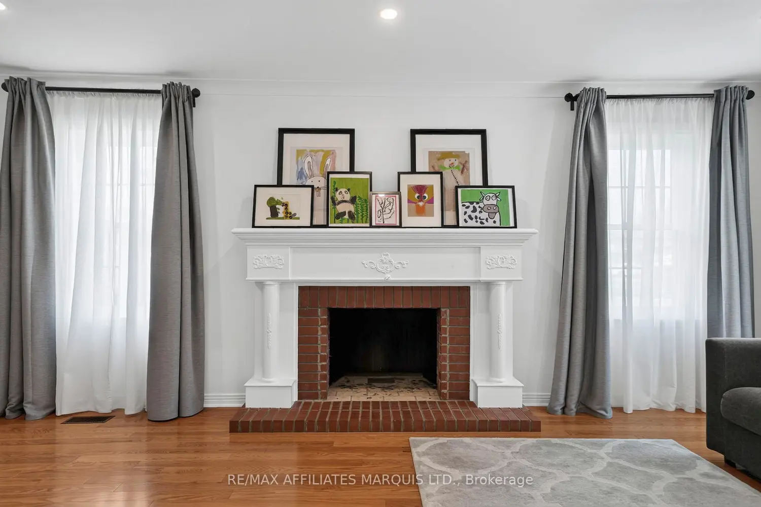 1920 Belvedere Crescent photo 5