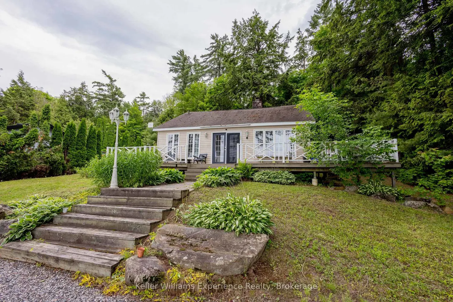 1018 Georgina Way 2 photo 4