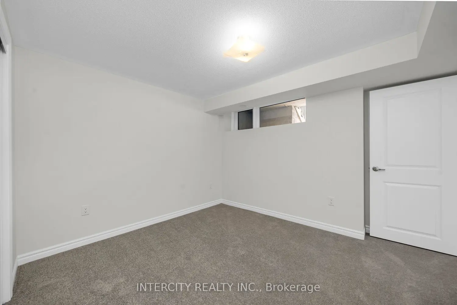 12 Savvy Lane 40Z photo 5