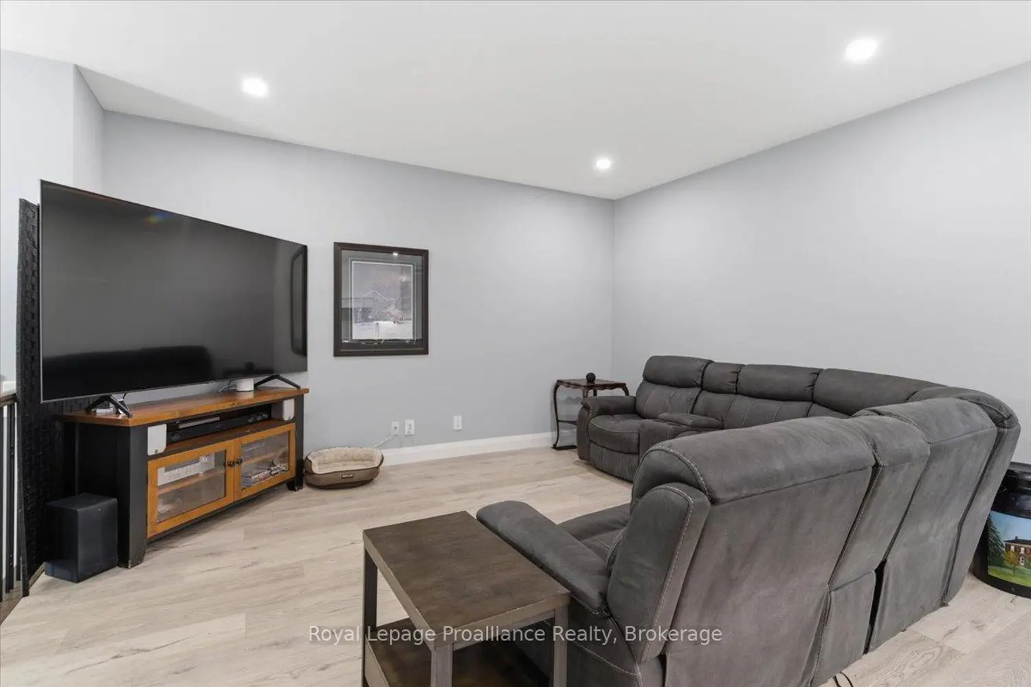 564 Willett Road photo 4