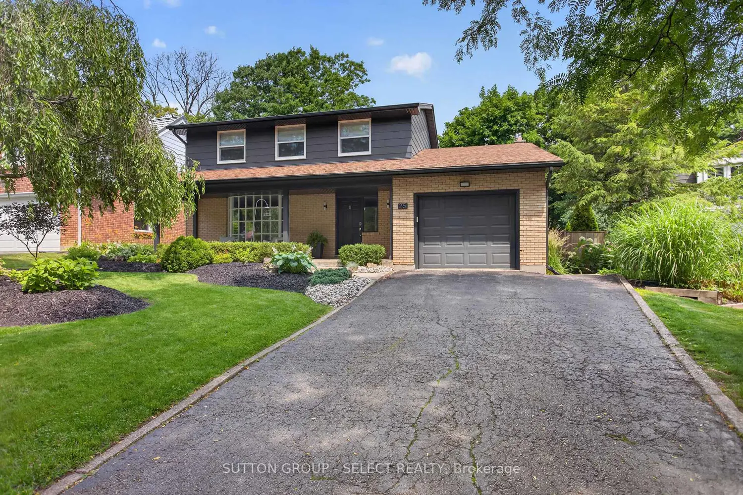 25 Havenridge Crescent