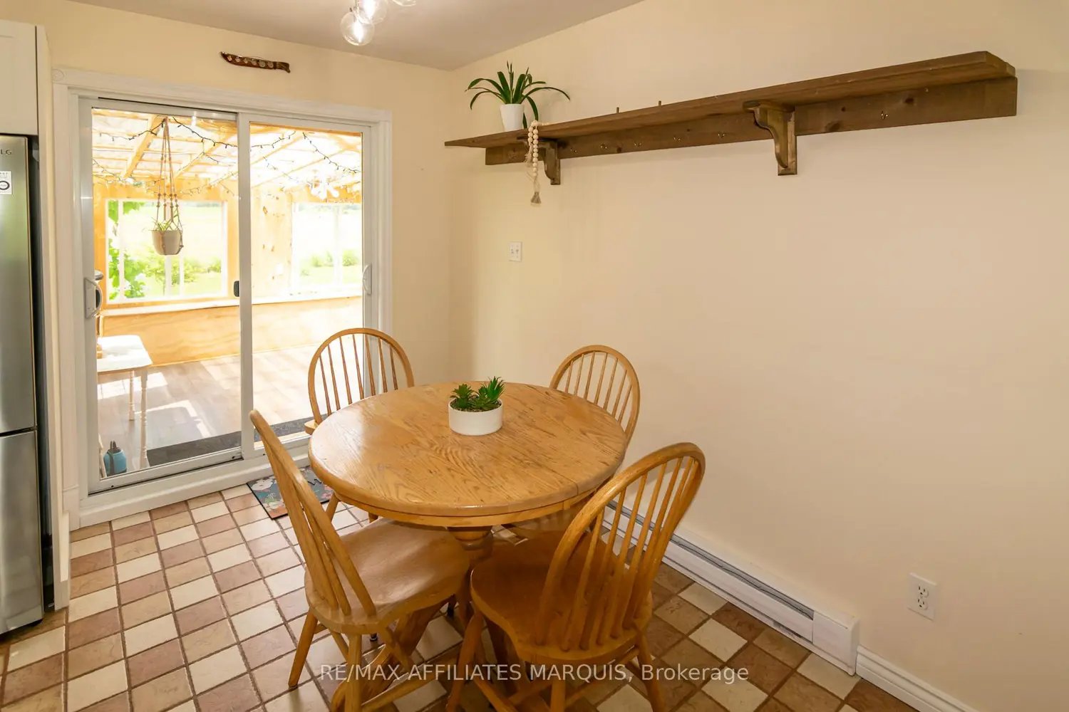 428 Johnston Road photo 3