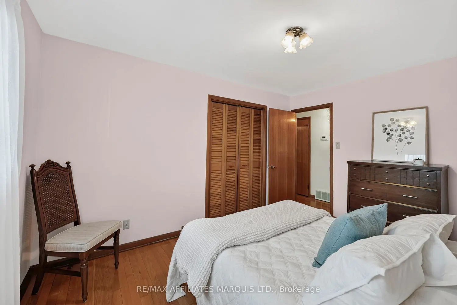 438 Beach Avenue photo 5