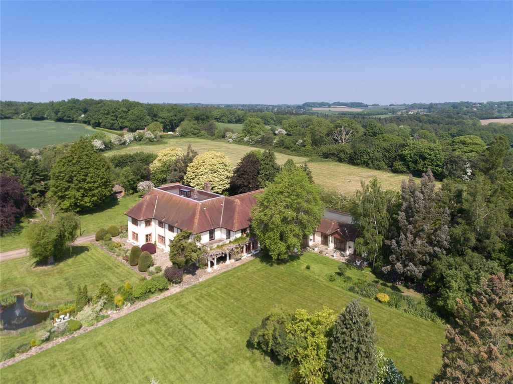 7 bed equestrian for saleThe Grange, Amersham Road, Beaconsfield, Buckinghamshire HP9