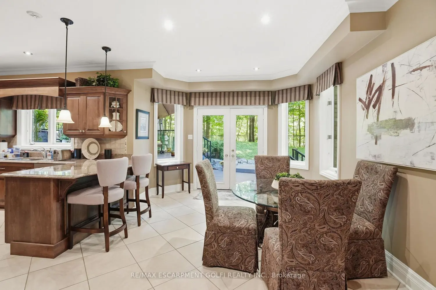 1121 Forestvale Drive photo 4