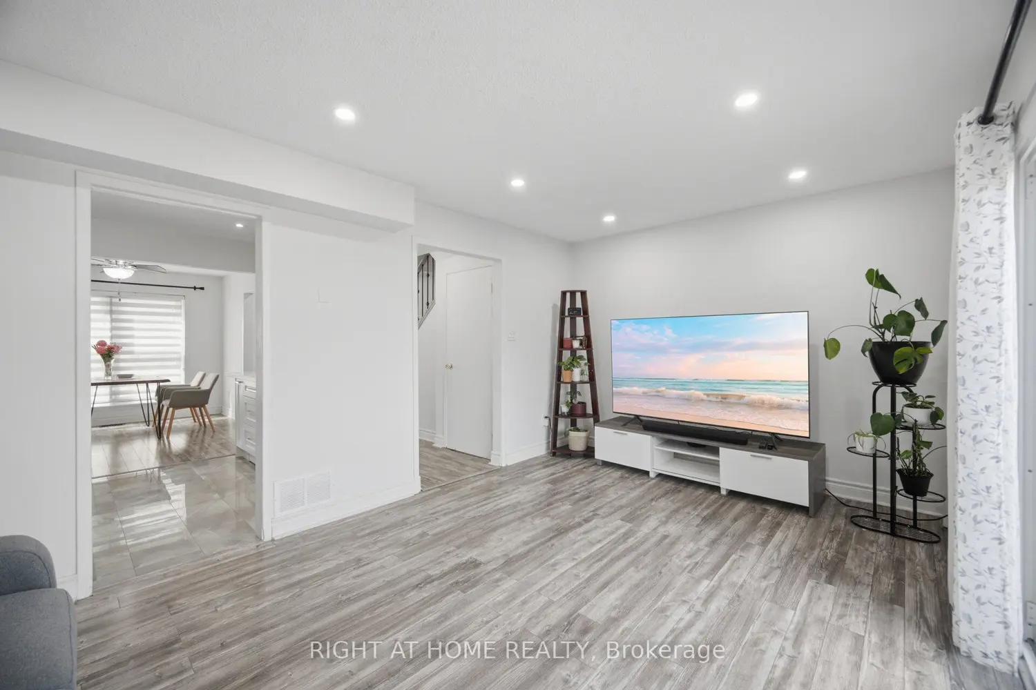 71 Cass Avenue 55 photo 5