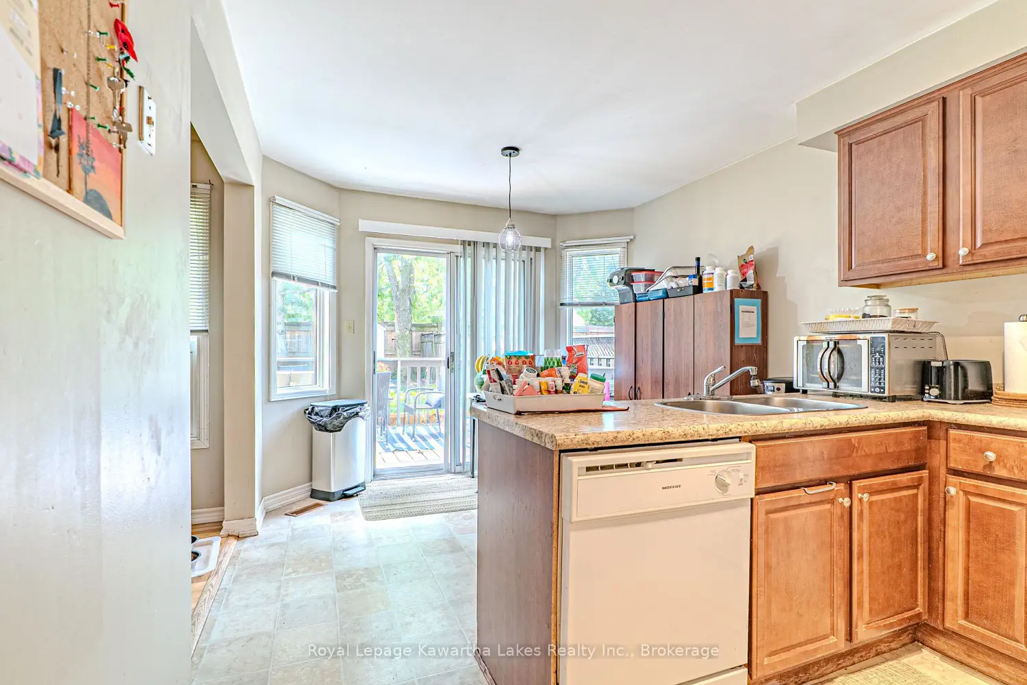 38 Lipton Crescent photo 5