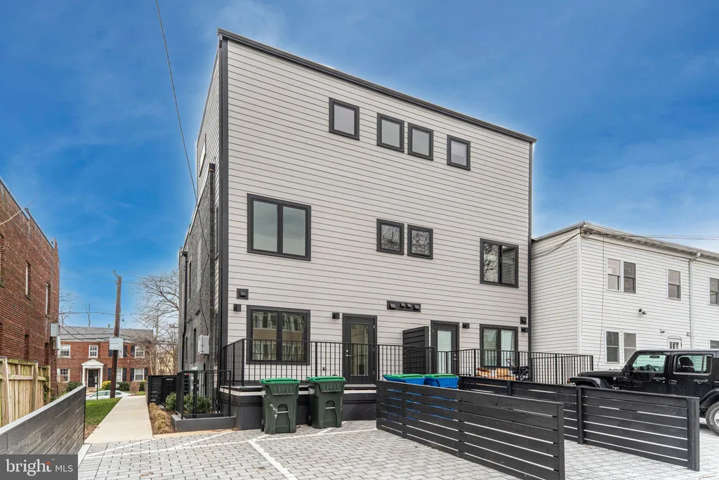2217 40th Street NW Unit 102, Washington, DC 20007