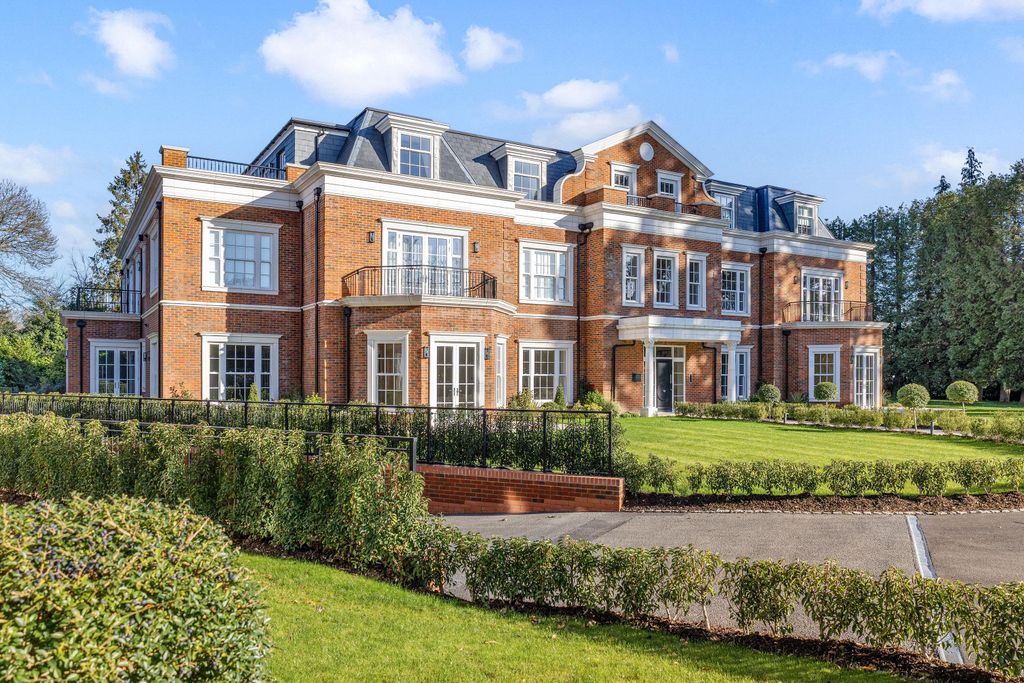 3 bed flat for saleCholbury Place, London Road, Ascot SL5.