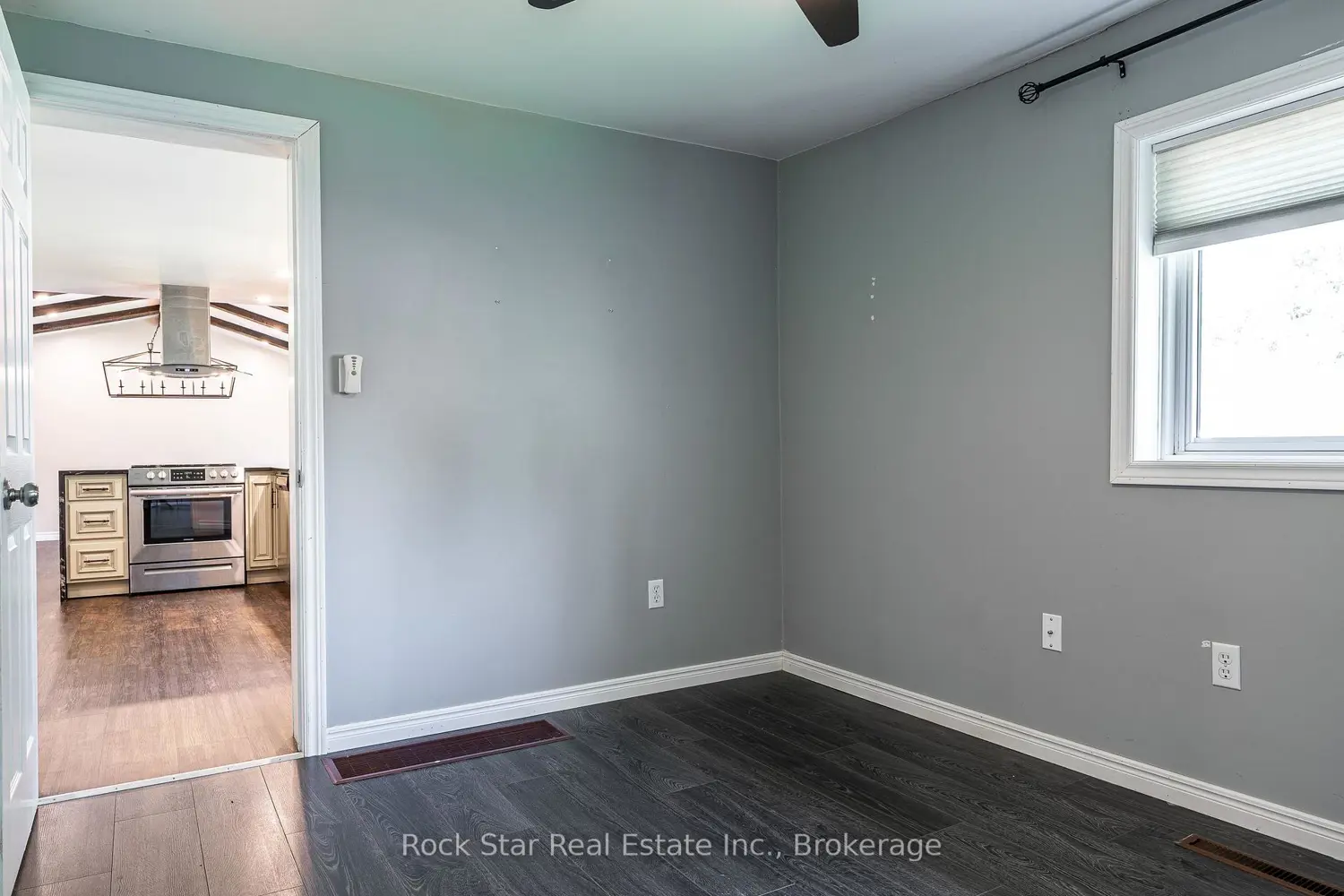 6989 Rutherford Street photo 4