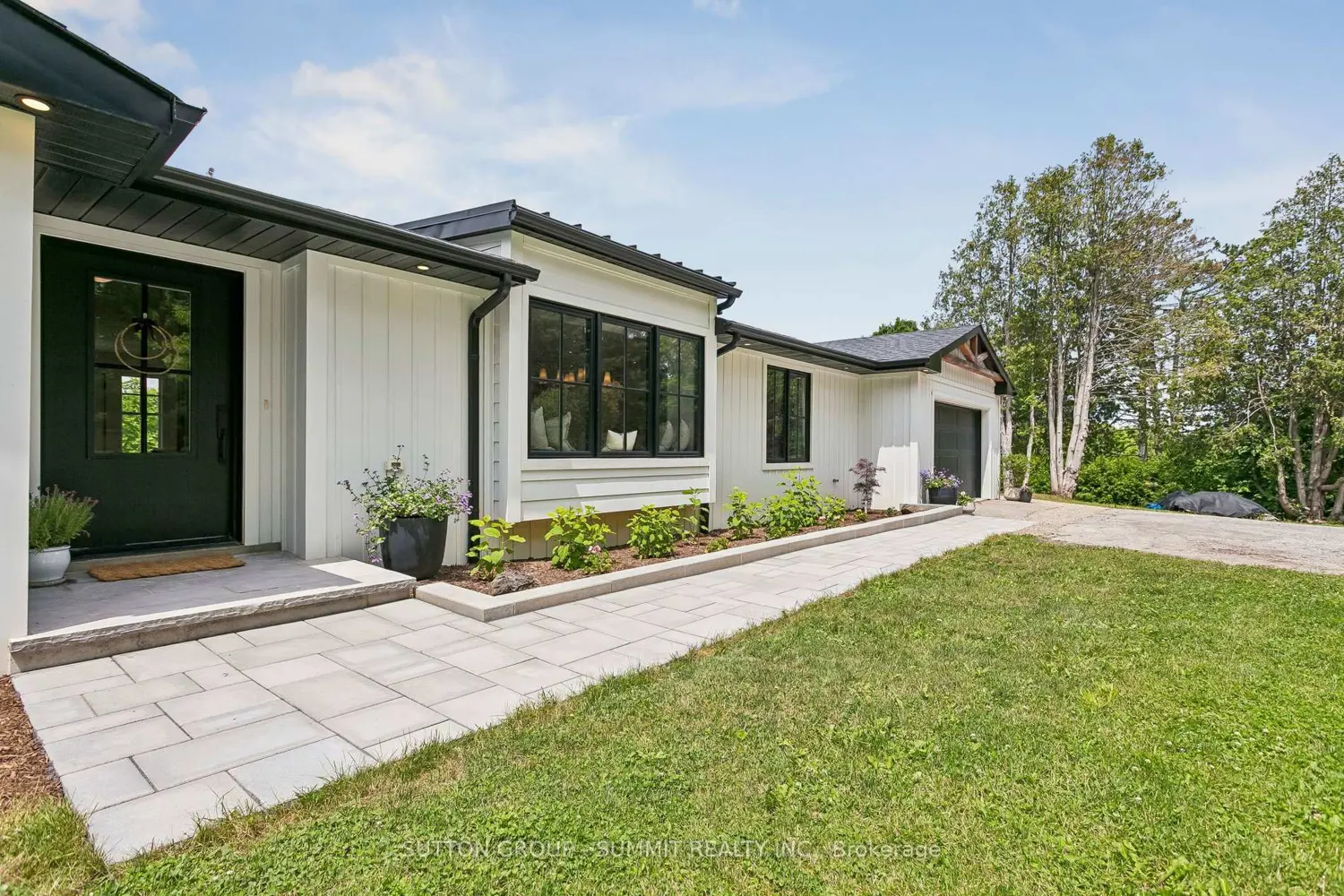 1315 Britannia Road photo 2
