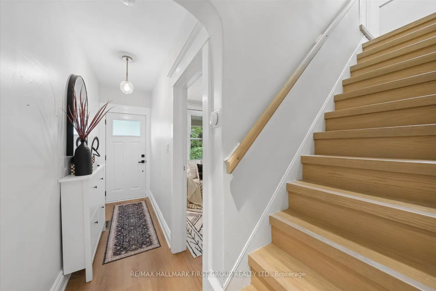 16 Cassels Avenue photo 5