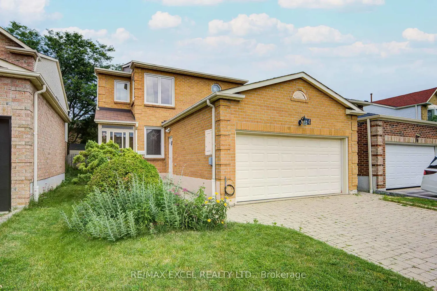 74 Holmbush Crescent photo 2