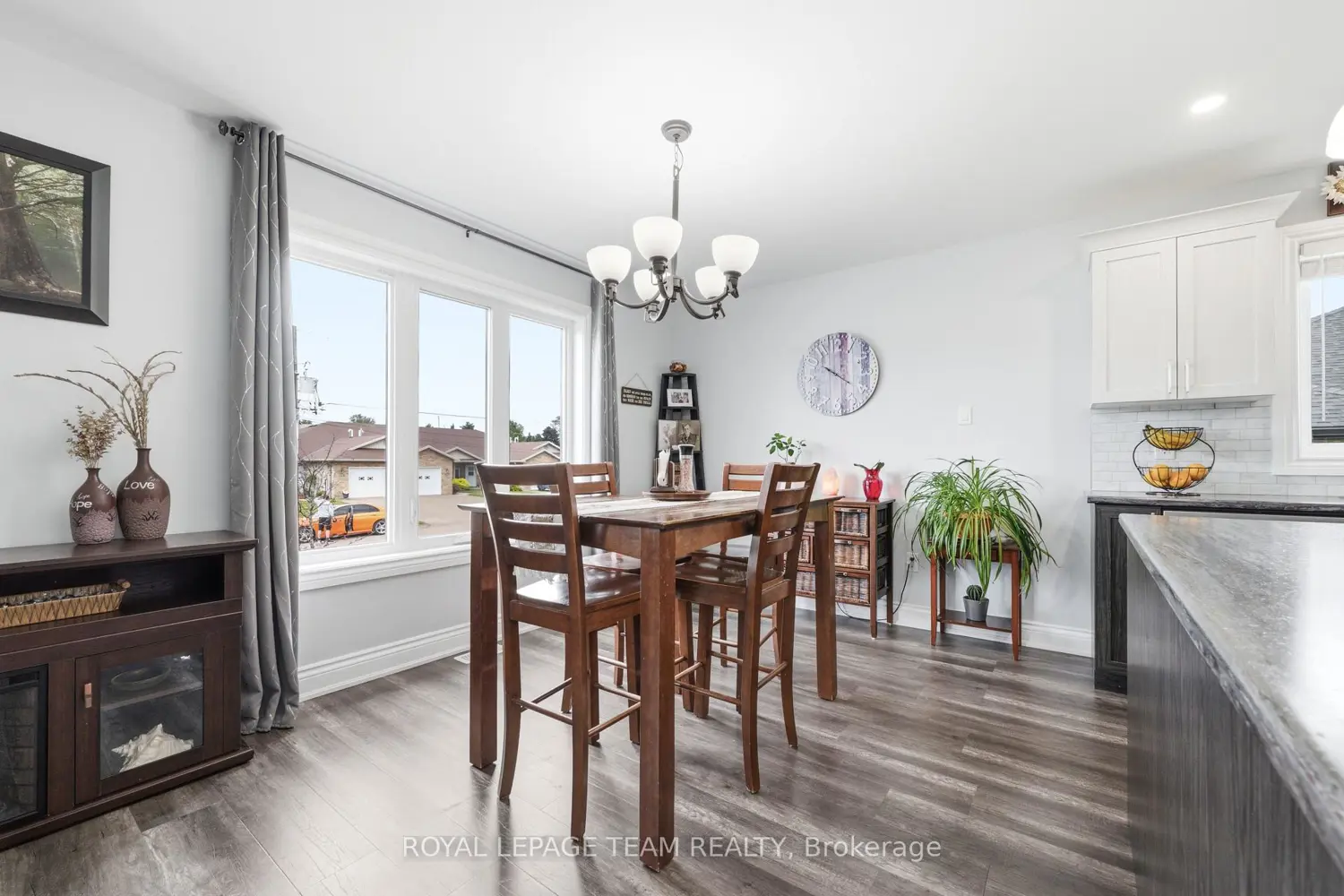 529 Wellington Street photo 5