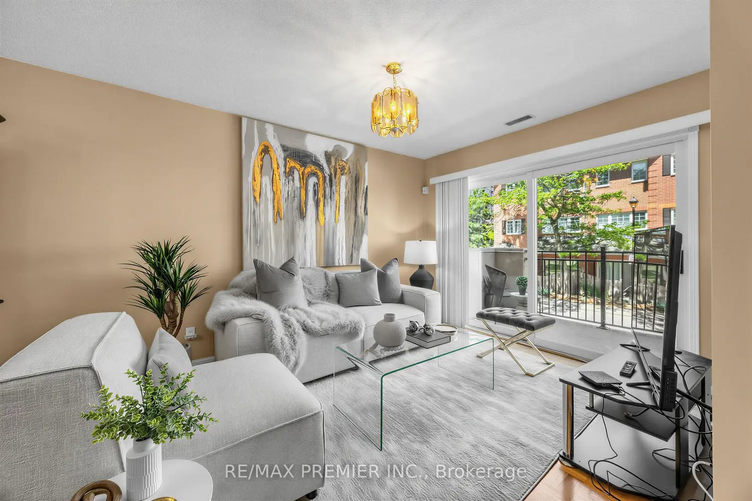 1400 The Esplanade 602 photo 2