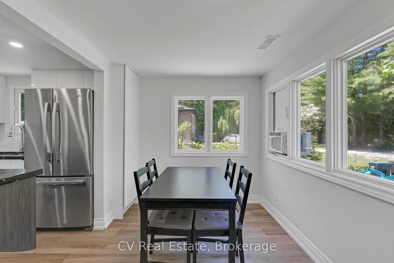 637 Pinegrove Avenue photo 4