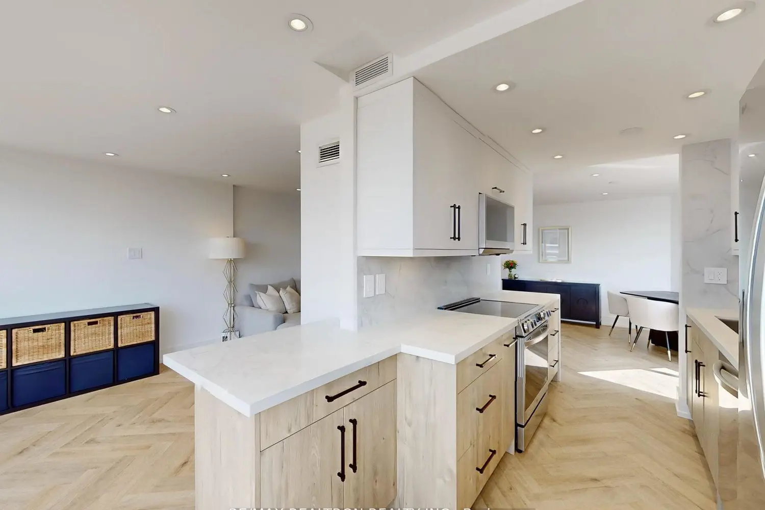 7460 Bathurst Street 1111 photo 3